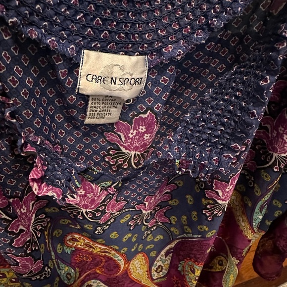 Comfortable silky feel blouse.  Colors are gorgeous!  Elastic around neck/sleeve - Picture 2 of 4